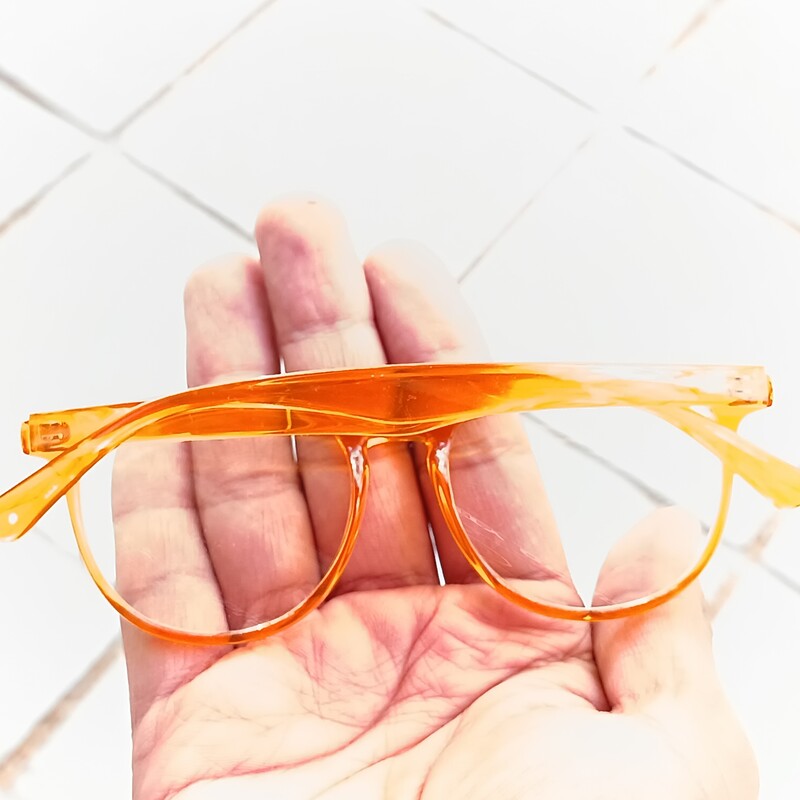 عینک طبی با قابلیت تعویض عدسی های جدید نمره دار جدید رنگ خاص بسیار  شیک همراه با جلد و دستمال عینک 