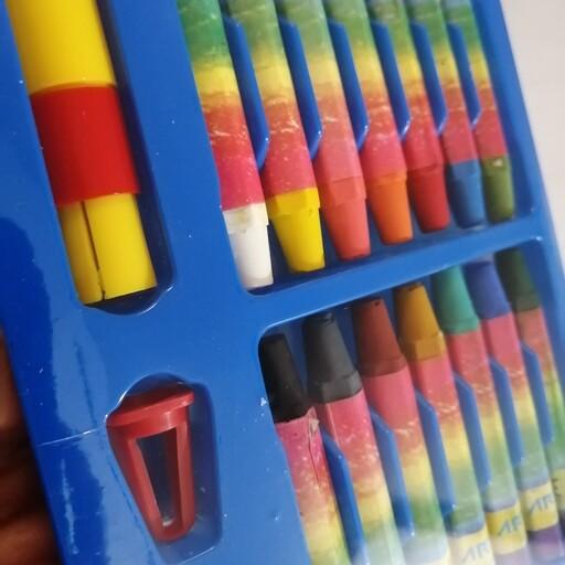 پاستل روغنی. مدادشمعی 12 رنگ آریا به علاوه دو رنگ رایگان همراه با تراش و نگهدارنده مداد شمعی