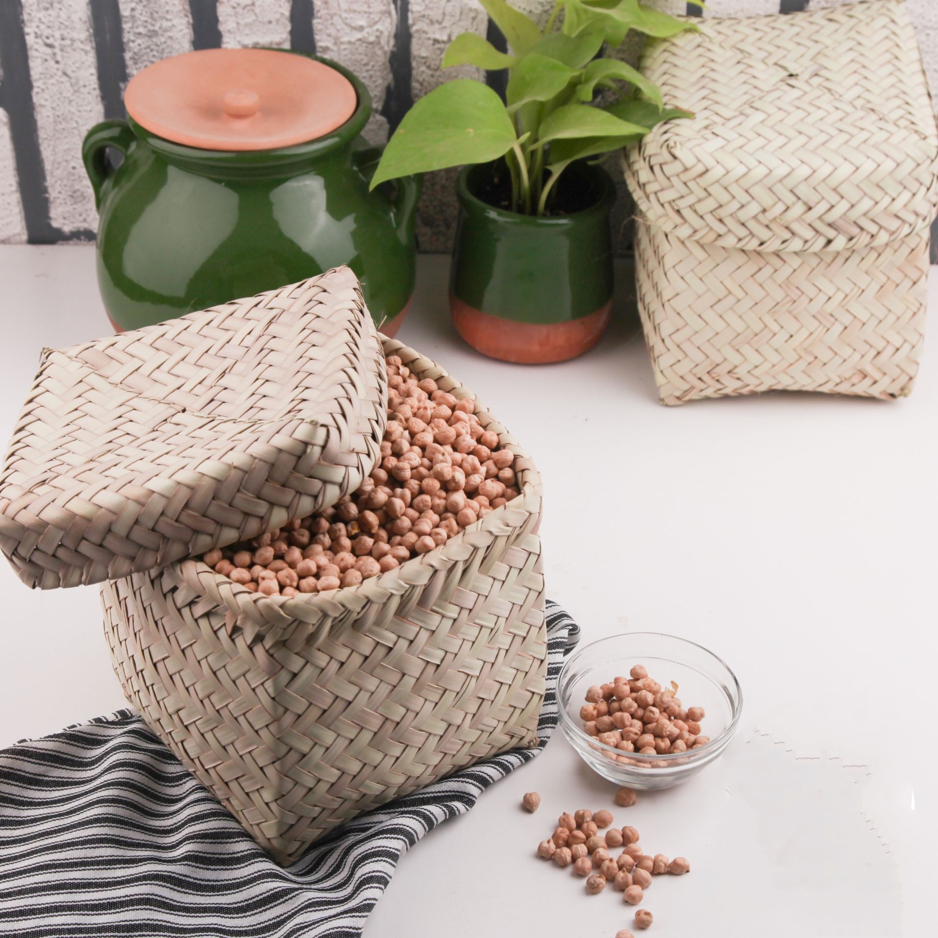 Wicker lidded box
