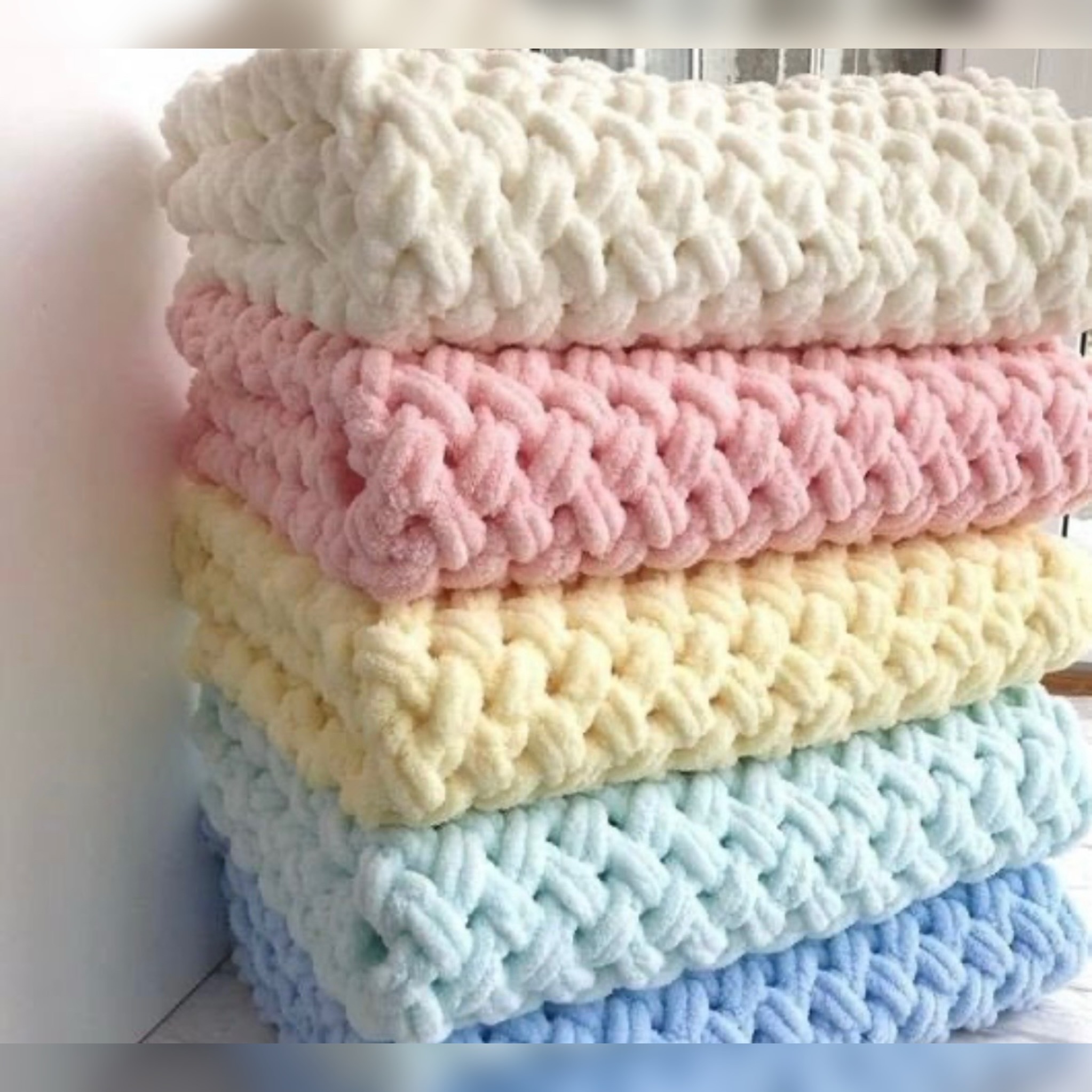Hand-knitted Elizel Puffy Baby Blanket