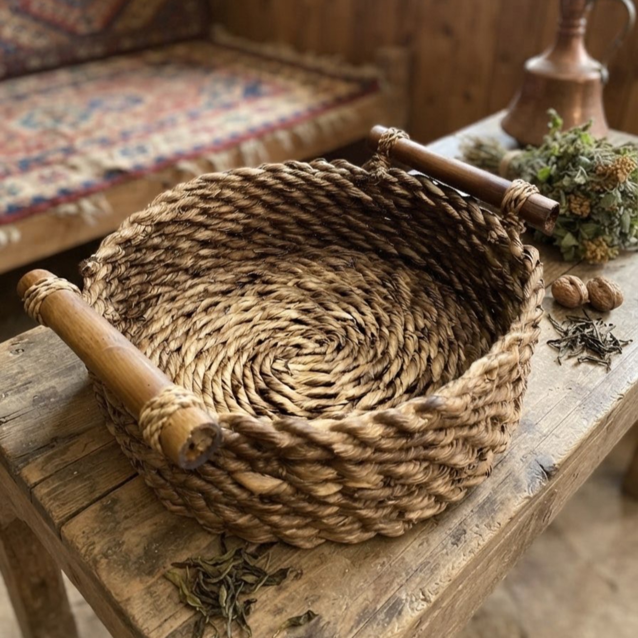 Wicker basket with bamboo handle