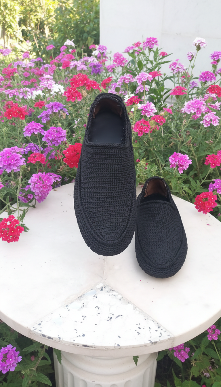 Simple crocheted Giveh shoes