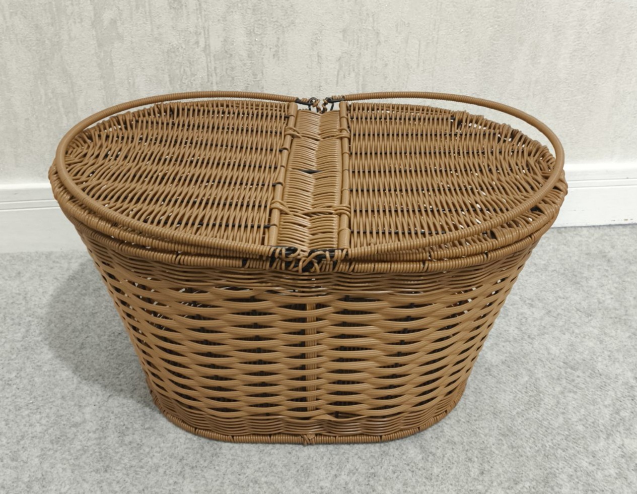 Picnic basket, travel basket, shopping basket