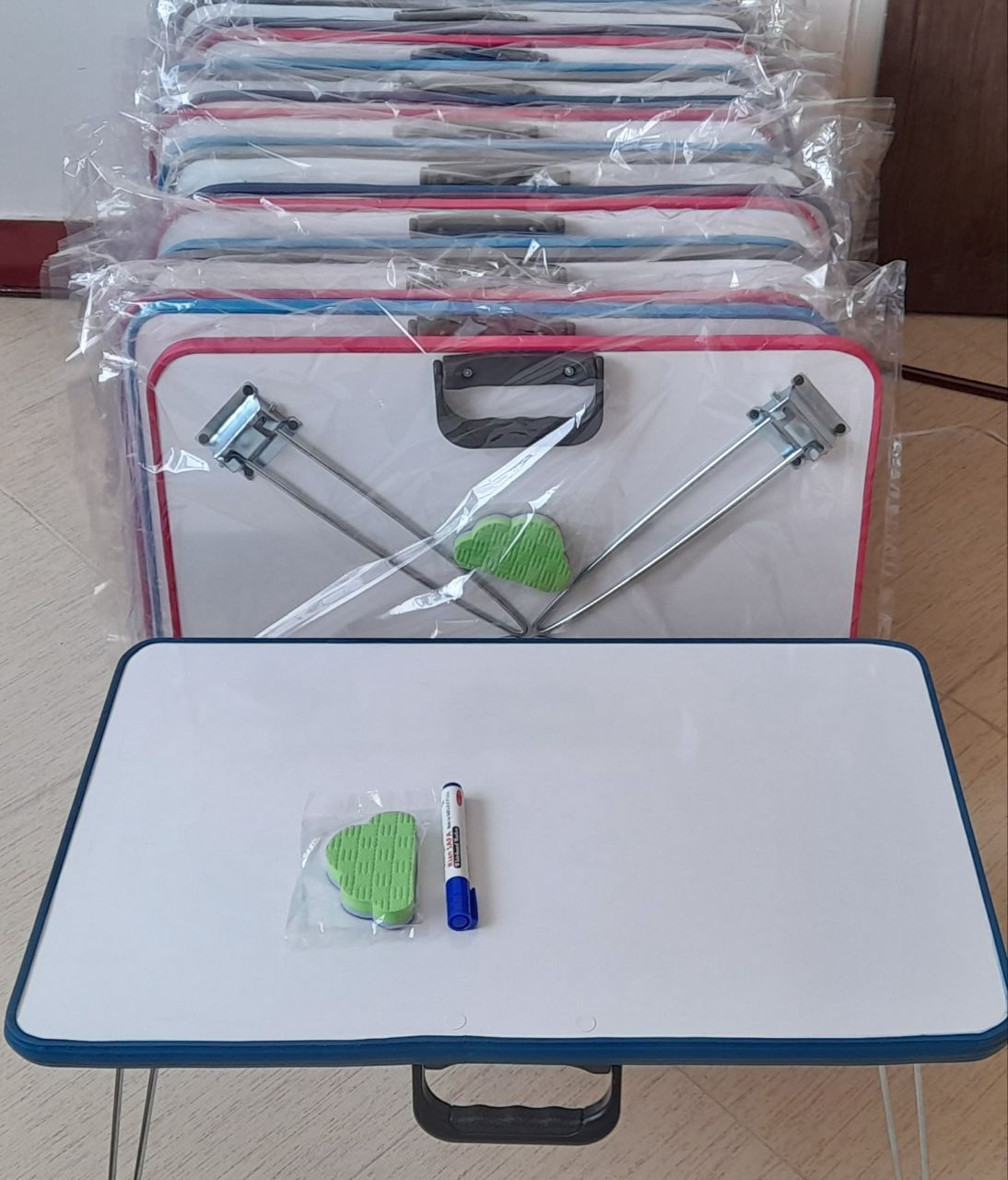 Whiteboard folding desk