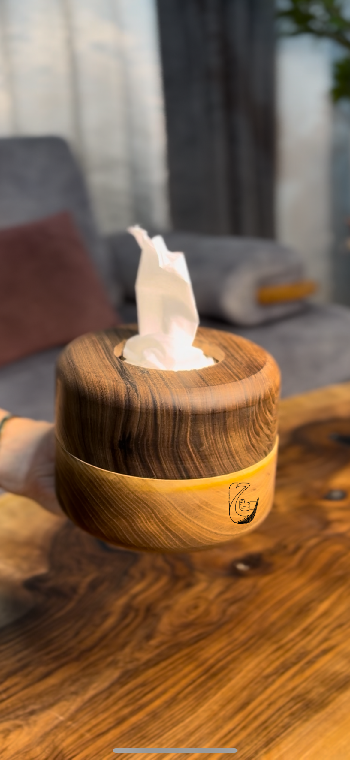 Round Magnetic Wooden Tissue Box (Single-piece Walnut Wood)