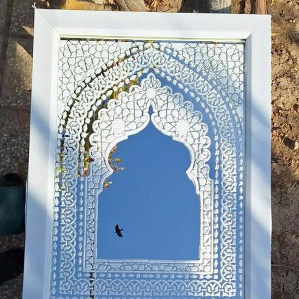 لوحة مرآة مزخرفة