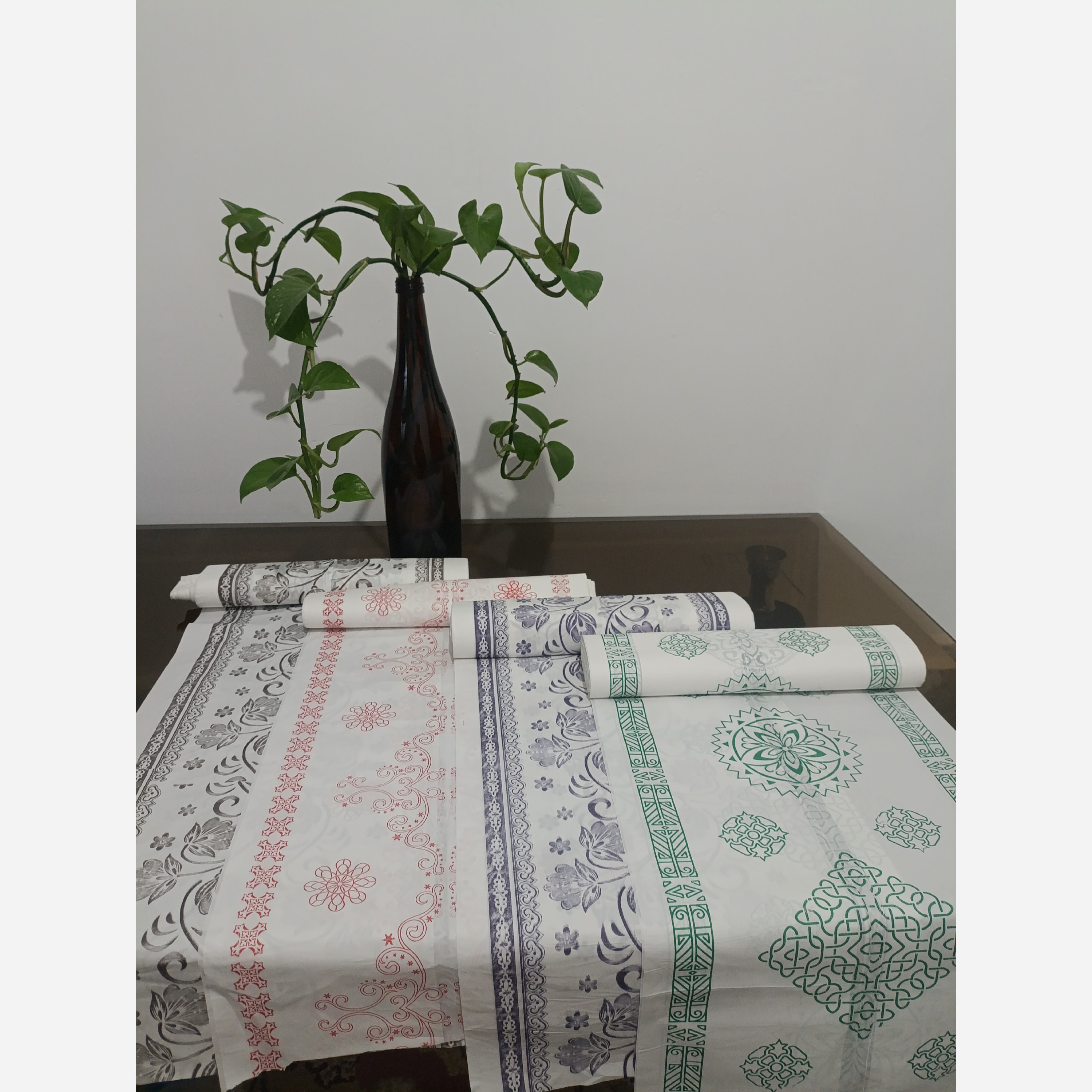 سفره یکبار مصرف کوروش 400 گرمی با کیفیت بالا و طرح گل زیبا