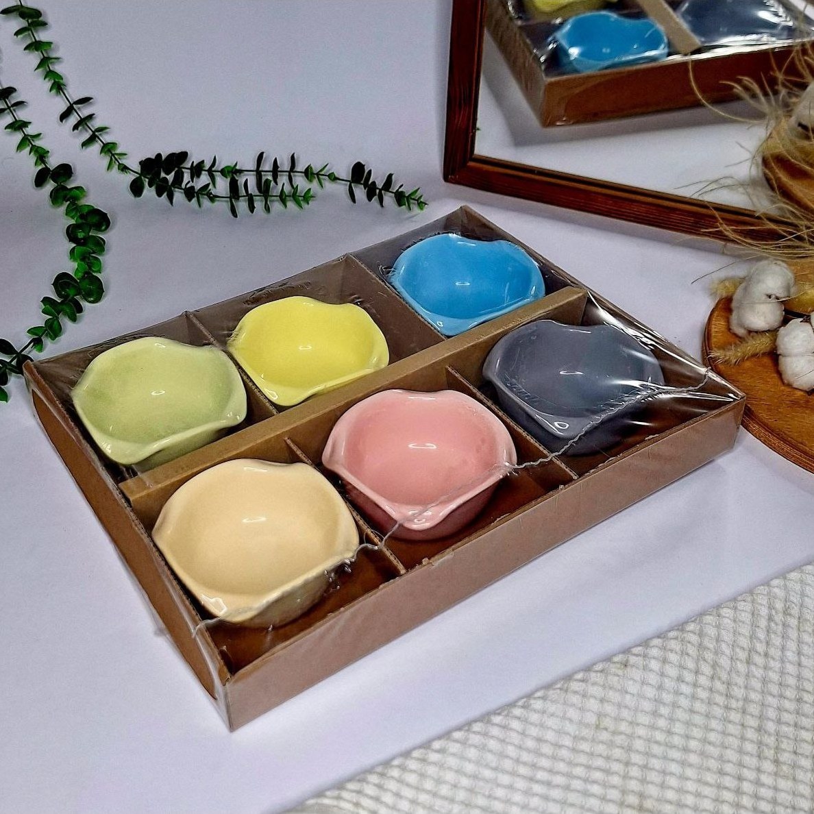 پیاله رنگی لب گردان سرامیکی برای پذیرایی (شیرینگ)