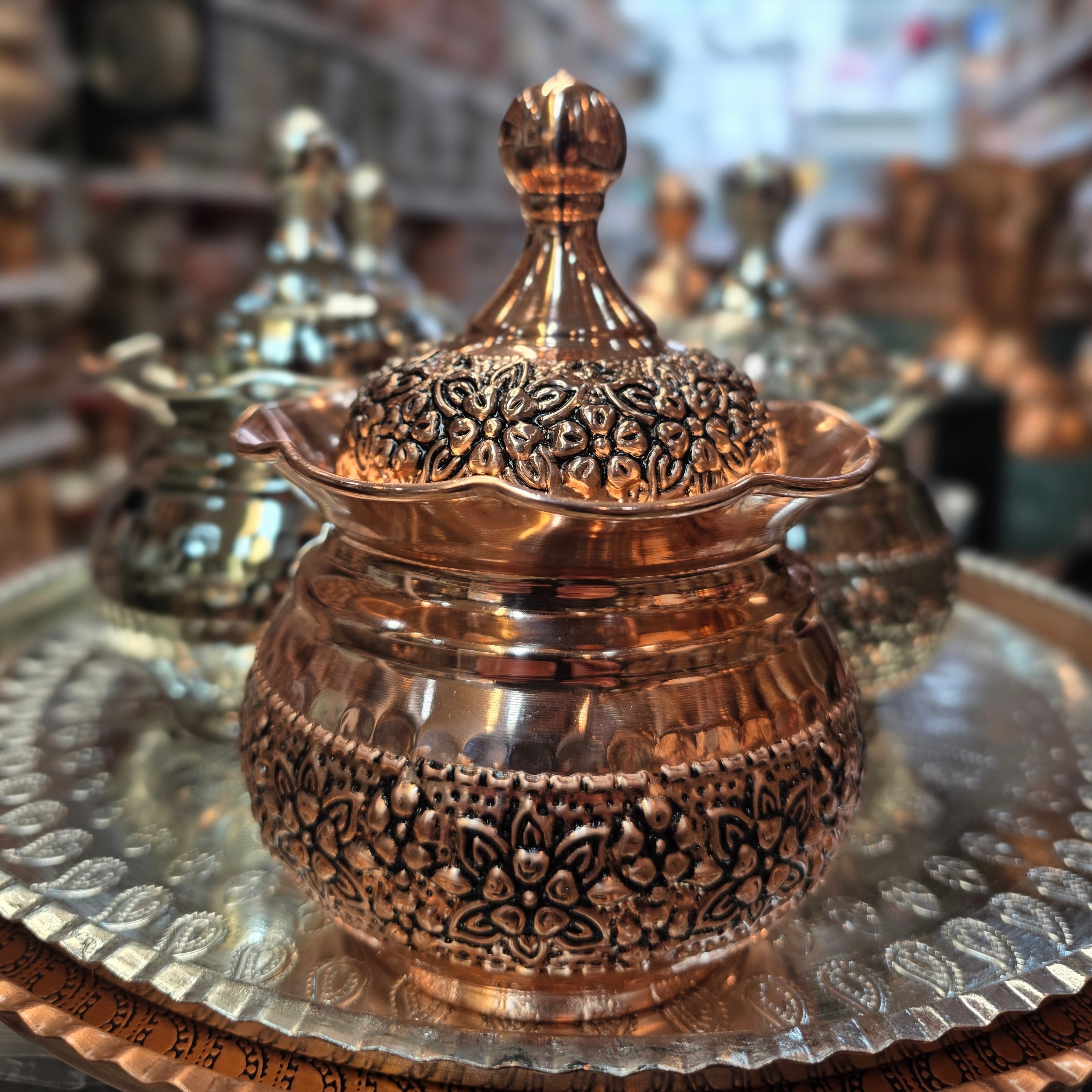 قندان مسی بدون پایه طرح گلبرگ، قطر 10 و ارتفاع 14 سانتیمتر
